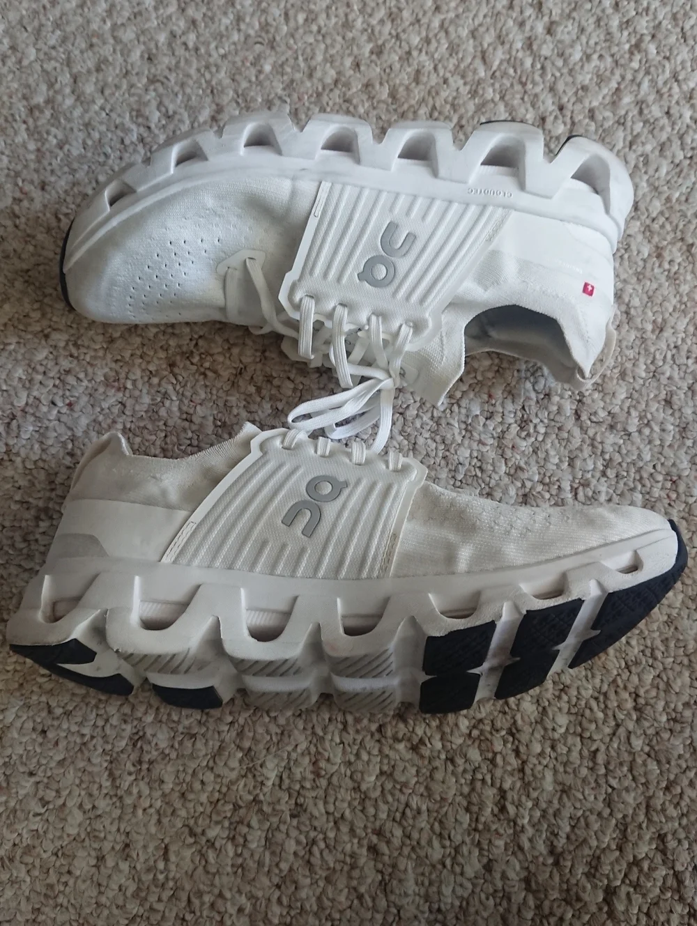 On Cloudswift All-White Running 4 running Sneakers size M10.5